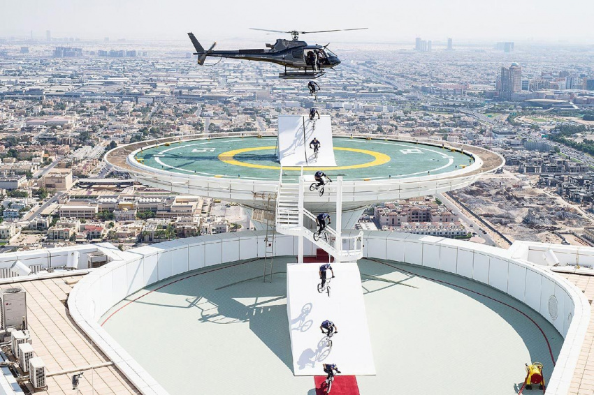 khách sạn burj al arab, bên trong khách sạn 7 sao dát vàng đầu tiên của thế giới, đưa đón khách bằng trực thăng riêng