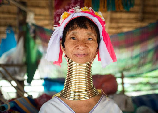 Nơi phụ nữ đeo khoảng 15kg vòng trên cổ cho đến lúc chết để làm đẹp