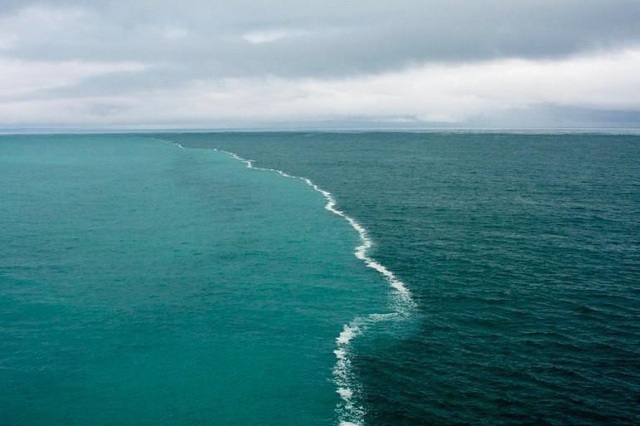 Vì sao nơi hai đại dương gặp nhau nước tách làm đôi, không trộn lẫn?