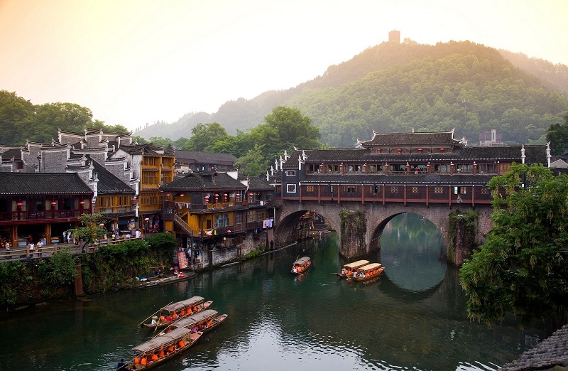 Ghé thăm 8 cổ trấn tuyệt đẹp ở Trung Quốc