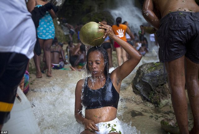 saut d’eau, haiti, voodoo, vùng đất kỳ lạ: nơi nam nữ “khoả thân” tắm dưới thác nước