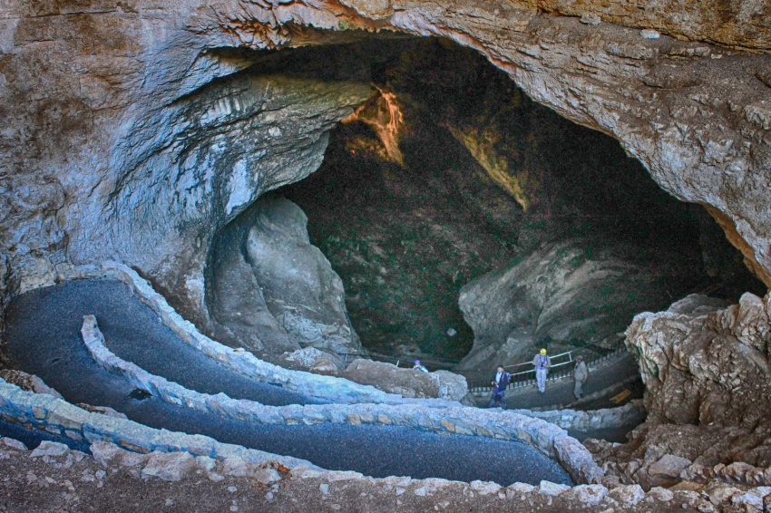 vườn quốc gia carlsbab caverns, xuất hiện con đường dốc có lối dẫn xuống “địa ngục”