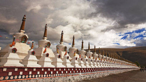 Các tập tục mai táng khác thường ở Tây Tạng