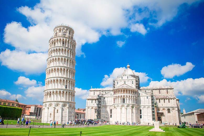 Tháp Pisa mỗi năm sẽ nghiêng thêm bao nhiêu cm?
