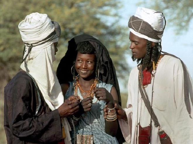 bộ lạc wodaabe, nơi đàn ông tự hào vì đẹp trai, phụ nữ được phép “cắm sừng” chồng