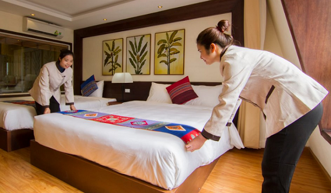 “há hốc mồm” trước những công dụng không ngờ tới của tấm khăn trải cuối giường trong các khách sạn