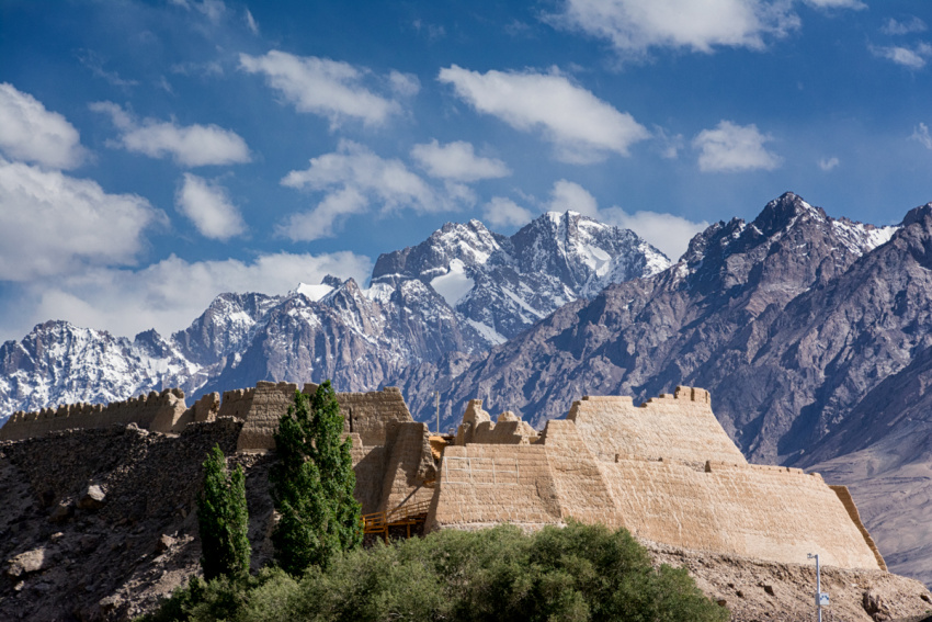 “thành phố đá” ở tajik taxkorgan, thành phố đá tashkurgan, thành phố đá tân cương, kinh đô của “vương quốc jipantuo, bí ẩn về thành phố đá hàng nghìn năm chưa bị phá huỷ