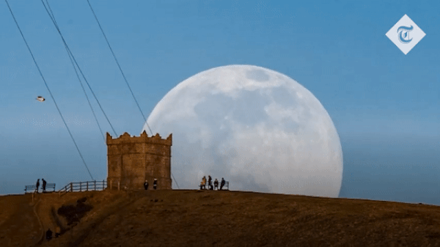 Khoảnh khắc mặt trăng trở nên “siêu to khổng lồ” khi gần trái đất nhất