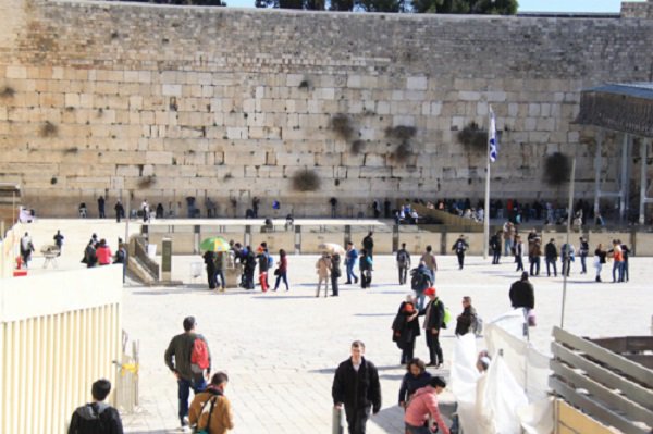 {}, bức tường than khóc cho nghìn năm vong quốc ở jerusalem