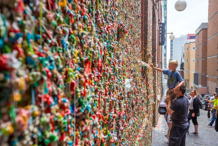 Kỳ lạ bức tường đầy bã kẹo cao su trở thành điểm du lịch hút khách