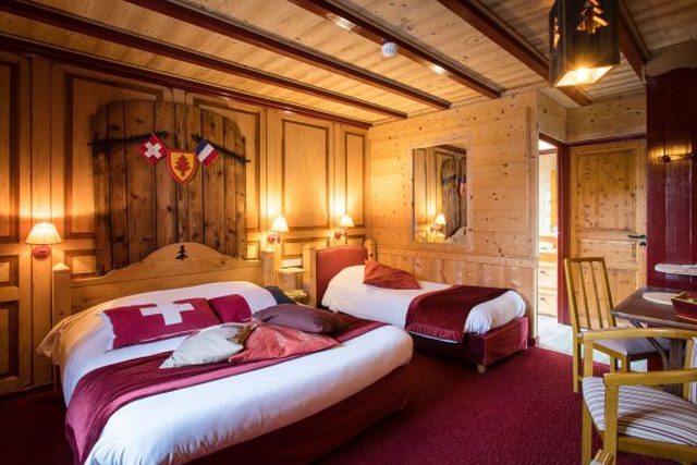khách sạn arbez, khách sạn có “1-0-2”: nằm ngủ giữa 2 quốc gia trên một chiếc giường