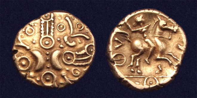 đồng tiền vàng celtic quý giá, ngắm chim, người đàn ông đạp trúng một kho tiền vàng gần 2.000 năm