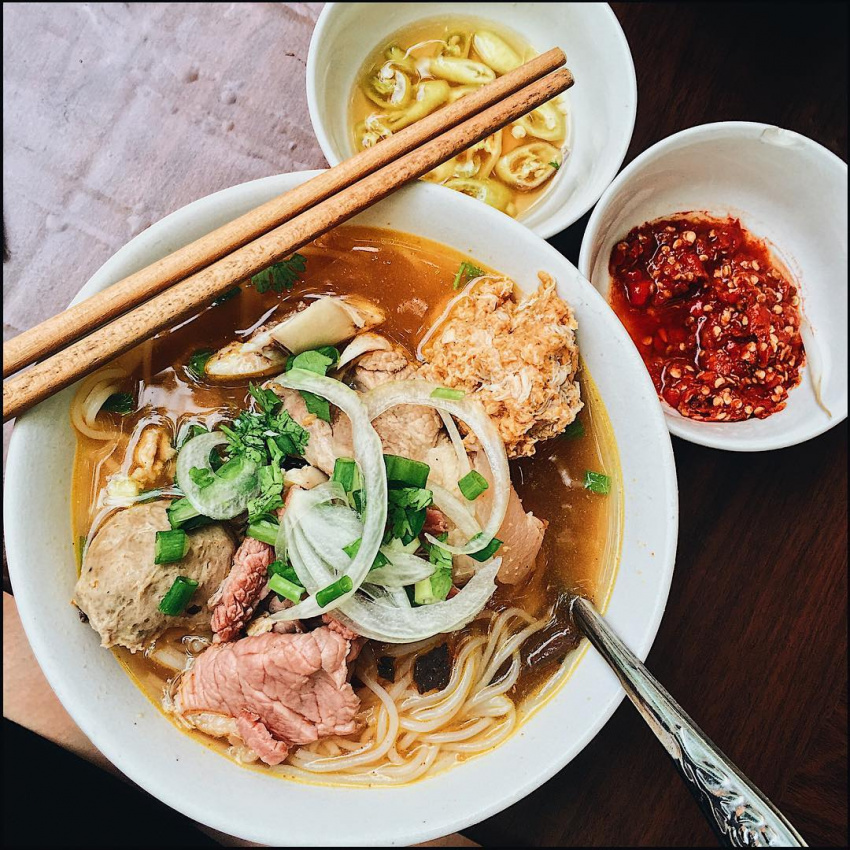 bún bò huế, du lịch huế, top 7 quán bún bò ở huế tuyệt ngon, ăn là ghiền