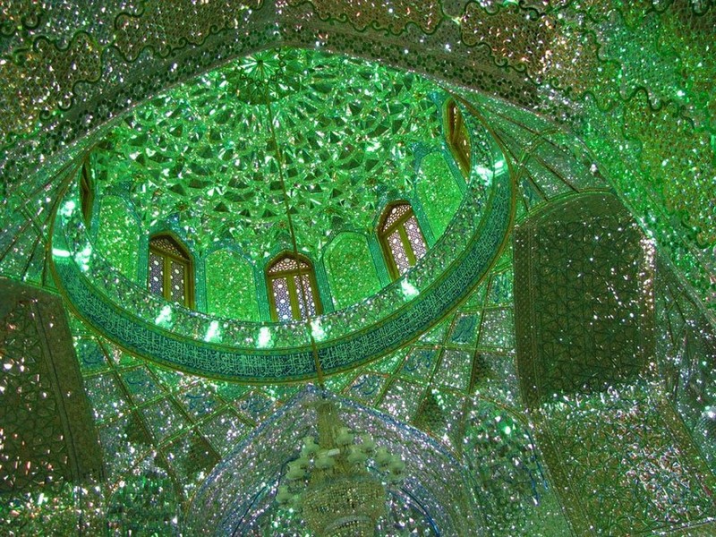 {}, bất ngờ với vẻ đẹp lung linh bên trong nhà thờ hồi giáo “vua của ánh sáng” ở iran