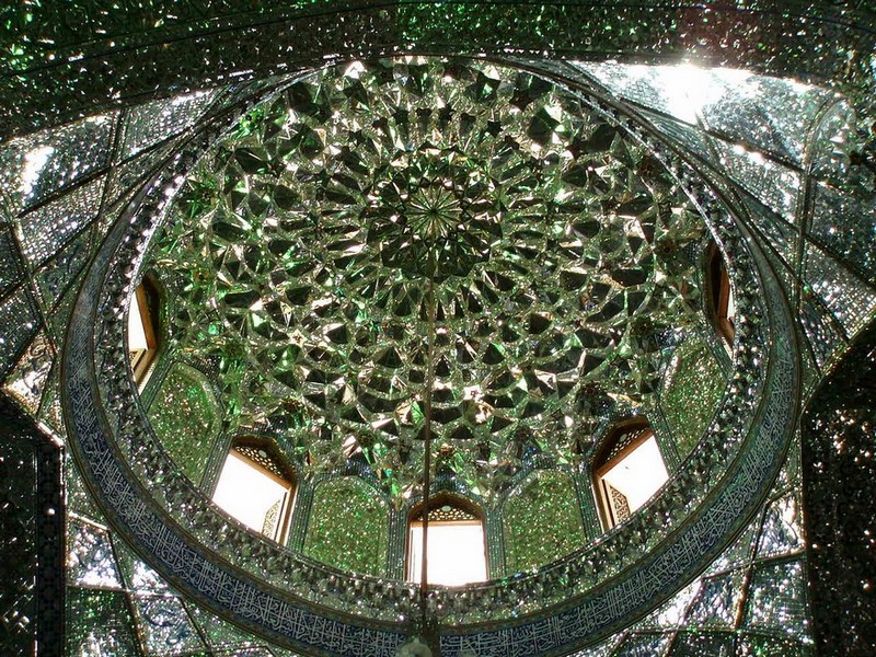 {}, bất ngờ với vẻ đẹp lung linh bên trong nhà thờ hồi giáo “vua của ánh sáng” ở iran