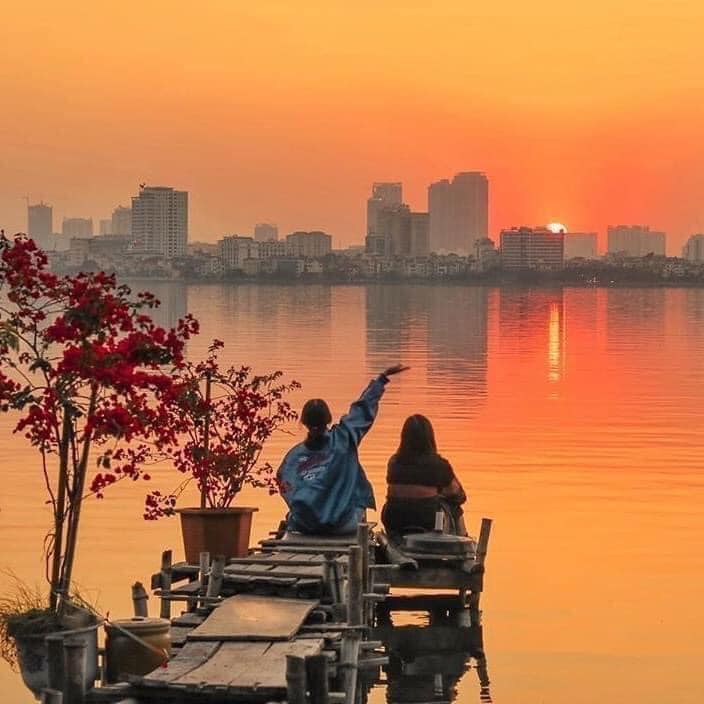 Check in góc ngắm hoàng hôn cực “chill” giữa lòng Hồ Tây, Hà Nội