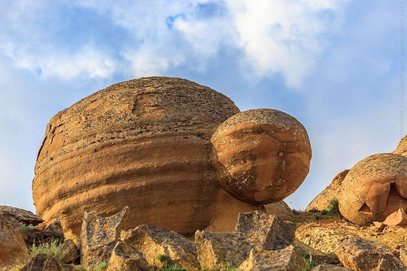 {}, torysh – thung lũng của những viên đá tròn khổng lồ ở kazakhstan