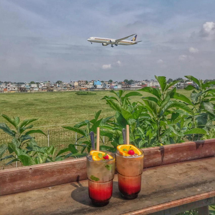 Quán cafe có view ngắm máy bay hạ cánh siêu xịn tại Sài Gòn
