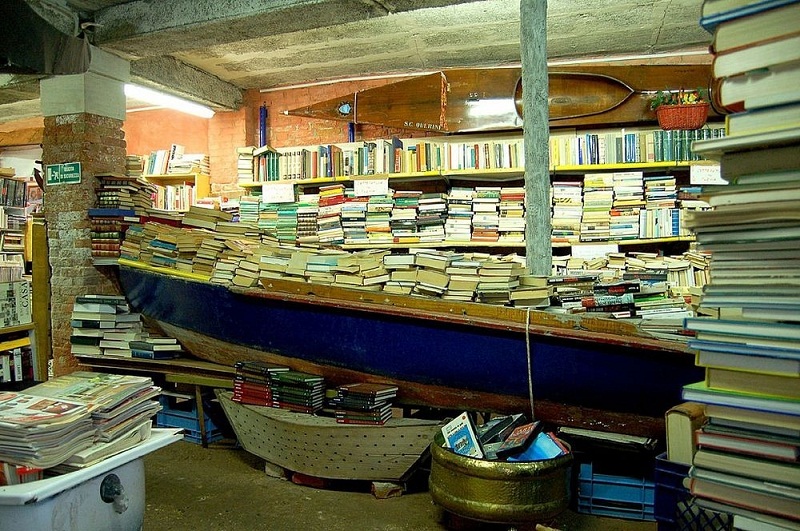 {}, libreria acqua alta – hiệu sách đặc biệt chỉ có ở venice