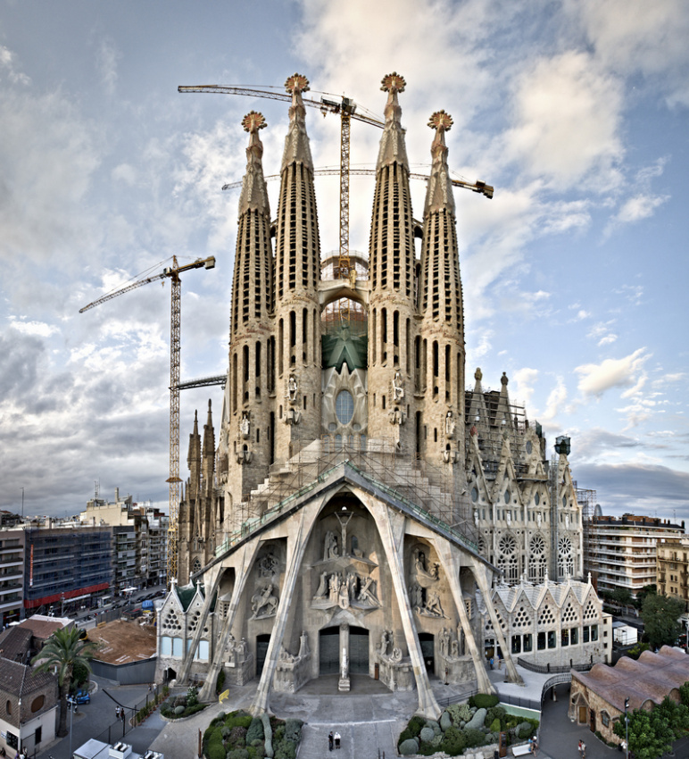 Những bí mật của nhà thờ cao nhất Châu Âu La Sagrada Familia