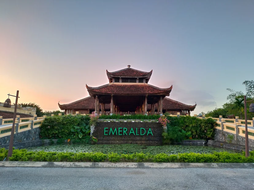 Resort Emeralda Ninh Bình - Khu nghỉ dưỡng 5 sao giữa lòng cố đô