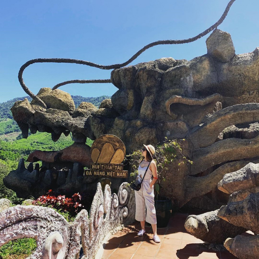 Trải nghiệm cảm giác “tắm tiên” cực lạ ở khu du lịch núi Thần Tài siêu hot khắp Đà Nẵng