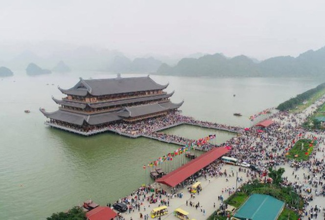 Du lịch chùa Tam Chúc - Cùng hội bạn khám phá ngôi chùa lớn nhất thế giới