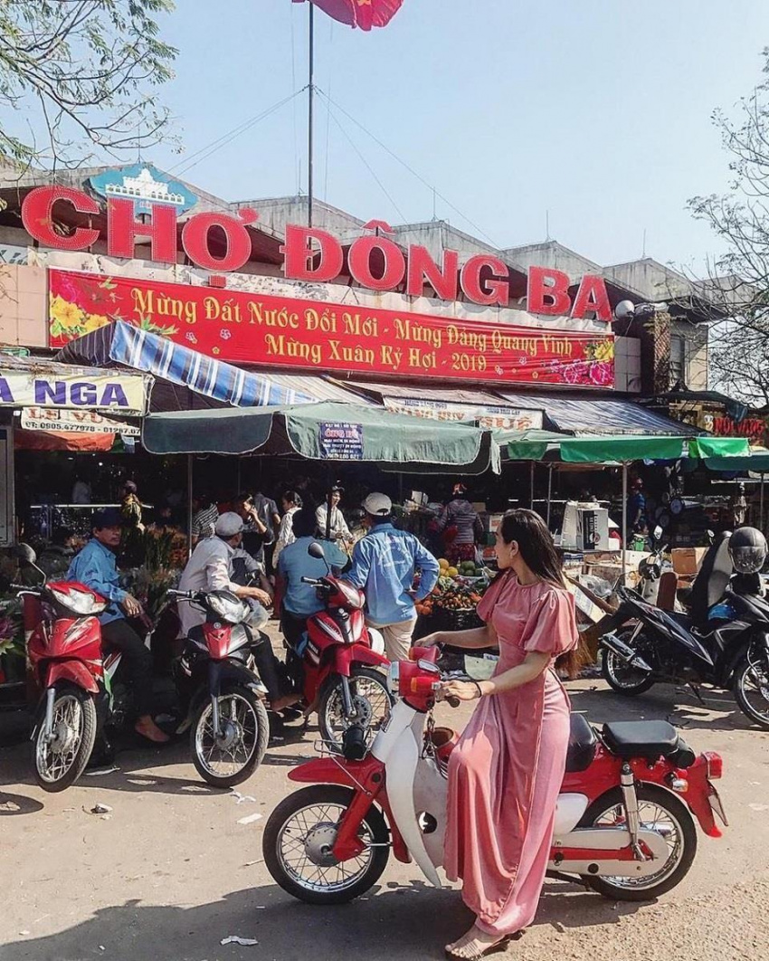 Du lịch Huế | Cả nền ẩm thực Cố đô bổng chốc thu bé lại vừa bằng chợ Đông Ba