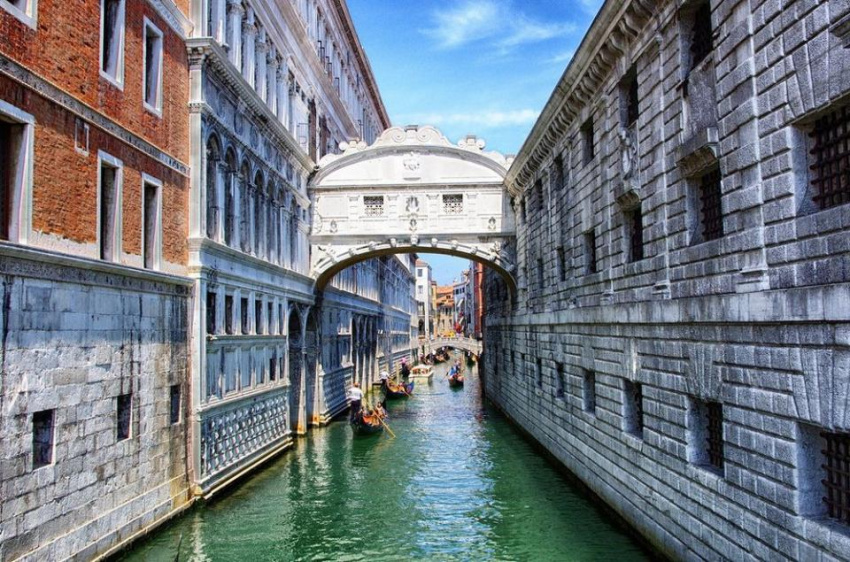The Bridge of Sighs – cây cầu đẹp như tranh ở Venice