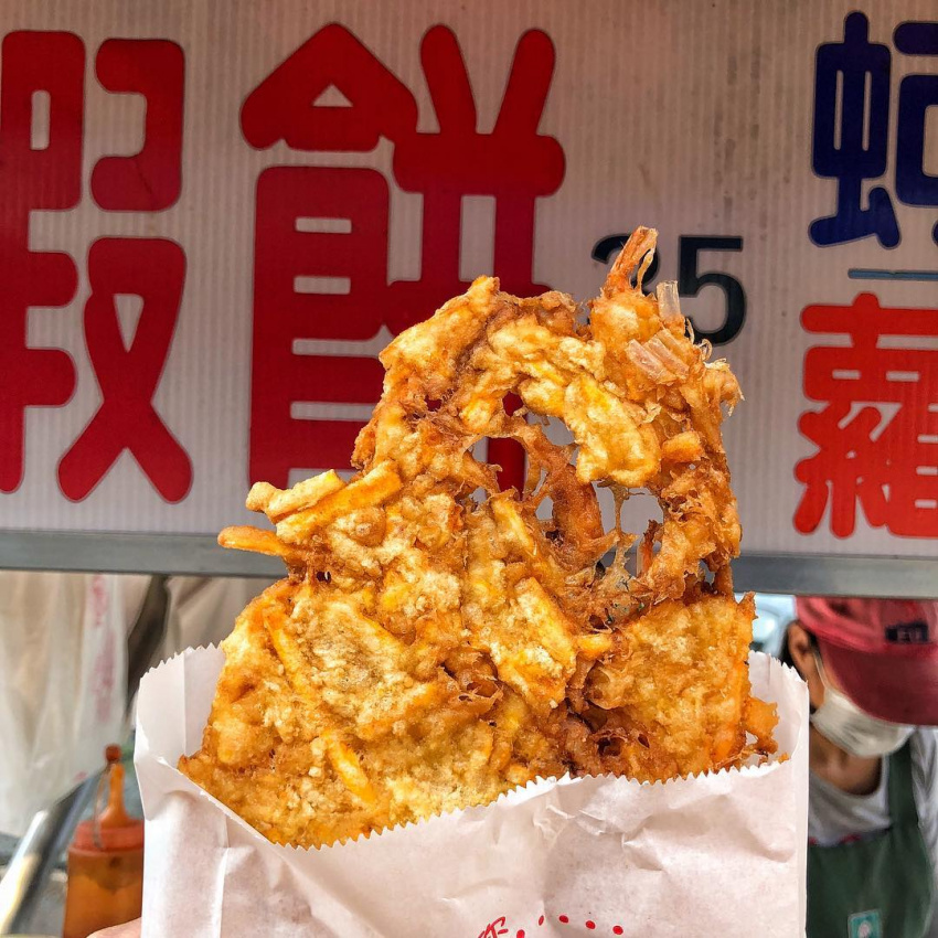 Du lịch Đài Loan thưởng thức ngay bánh tôm nóng hôi hổi