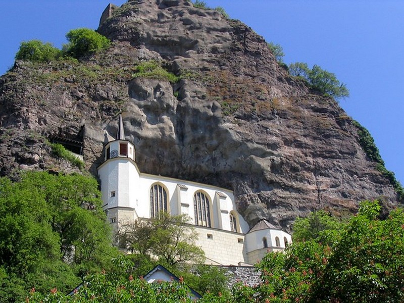 Độc đáo nhà thờ trong hang núi ở miền Tây nước Đức
