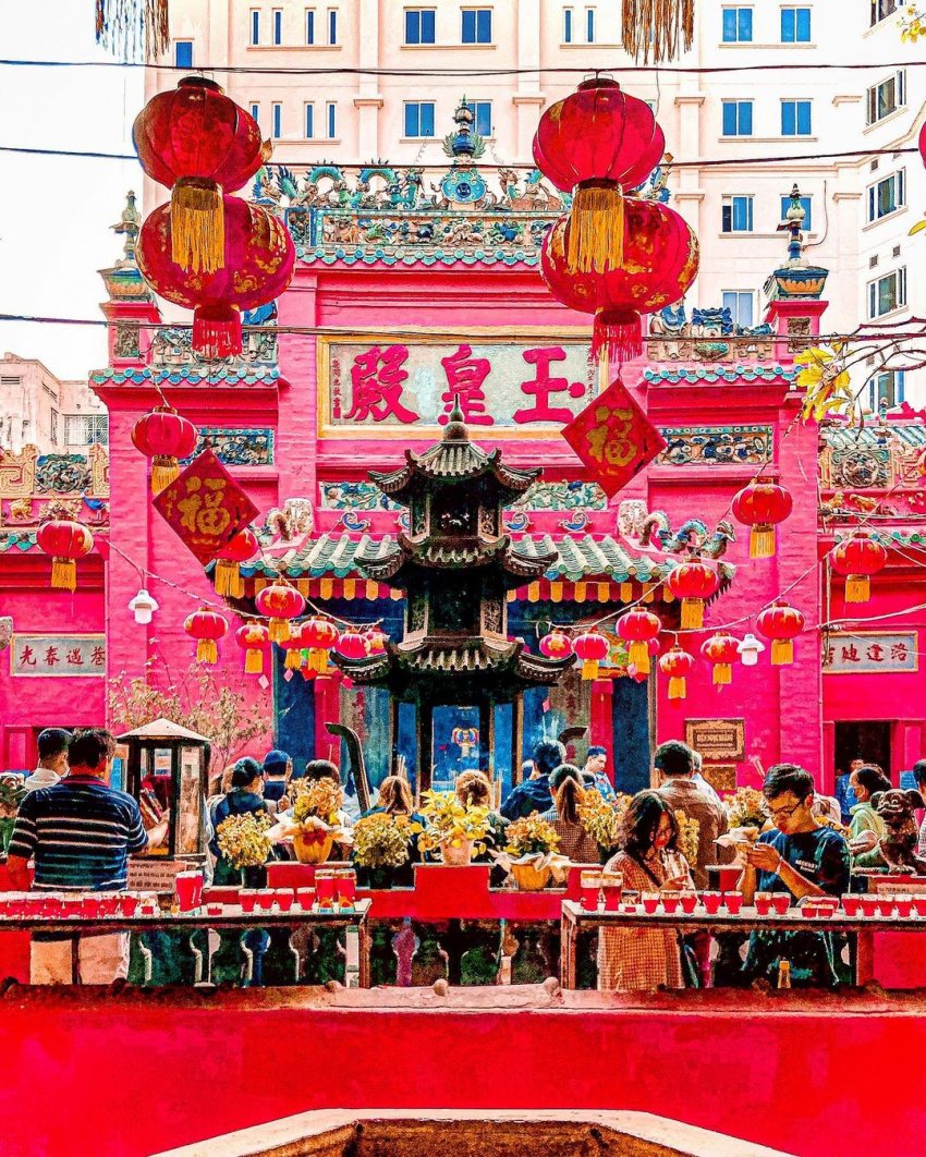 Hội độc thân Sài Gòn ghé chùa Ngọc Hoàng cầu duyên để “Khi đi lẻ bóng khi về có đôi”