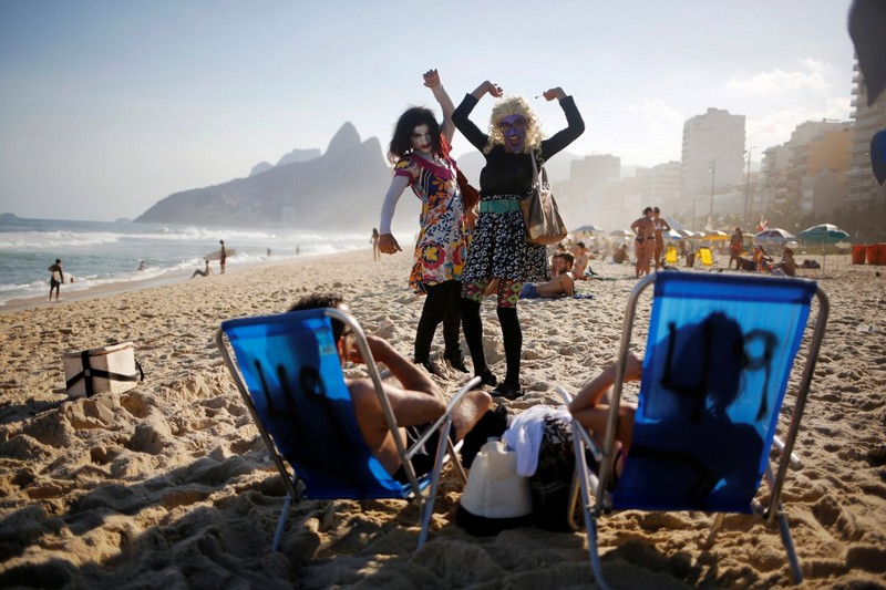 {}, bãi biển ở rio de janeiro sôi động trong những ngày cận kề olympic năm nay