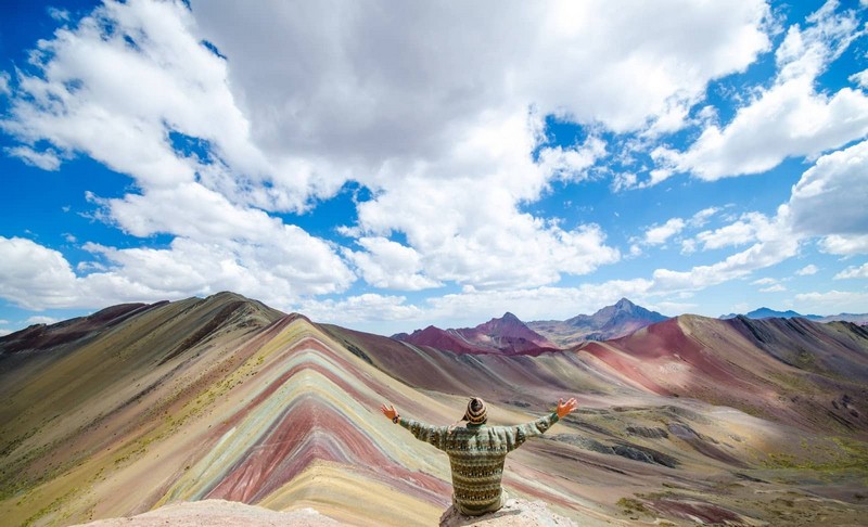 Choáng ngợp trước vẻ đẹp của ngọn núi cầu vồng ở Peru