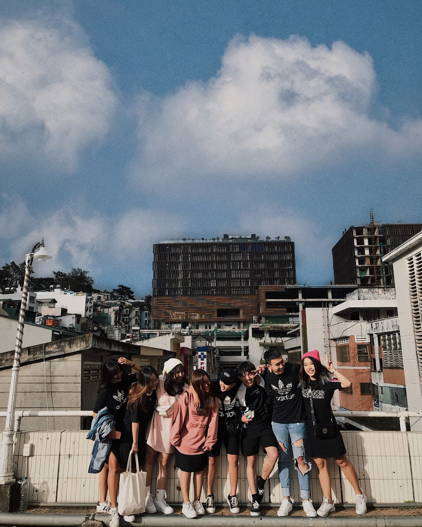 Chụp ảnh style Hồng Kông trong “phút mốt” ở ngay góc chợ Đà Lạt