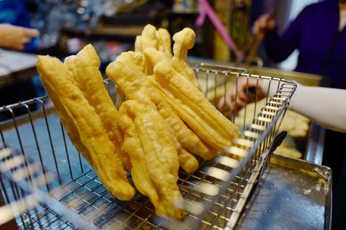 Du lịch Hà Nội | Quẩy nóng – món ăn ngày gió lạnh của người Hà Nội