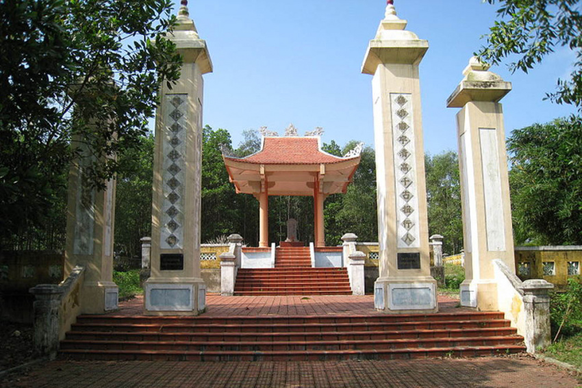 đền thờ lăng mộ nguyễn hữu cảnh