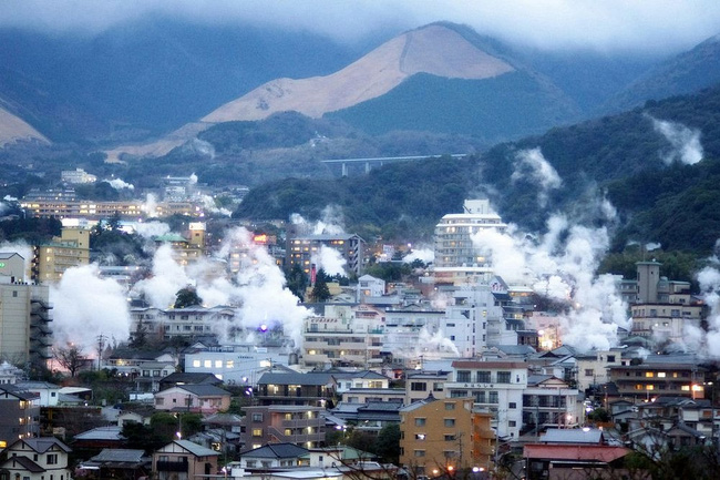 Đến thăm thành phố “bốc cháy” quanh năm ở Nhật Bản