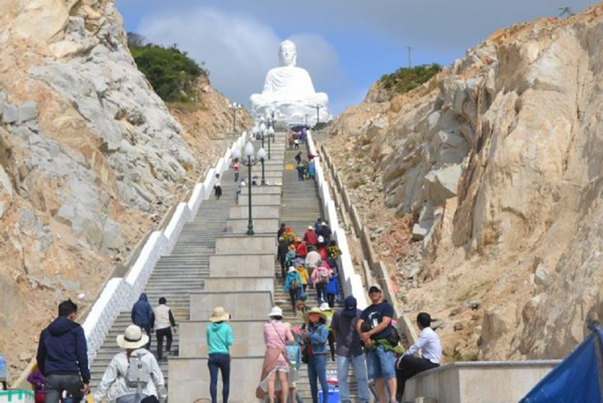 Ngắm tượng Phật cao nhất Đông Nam Á trên Chùa Ông Núi