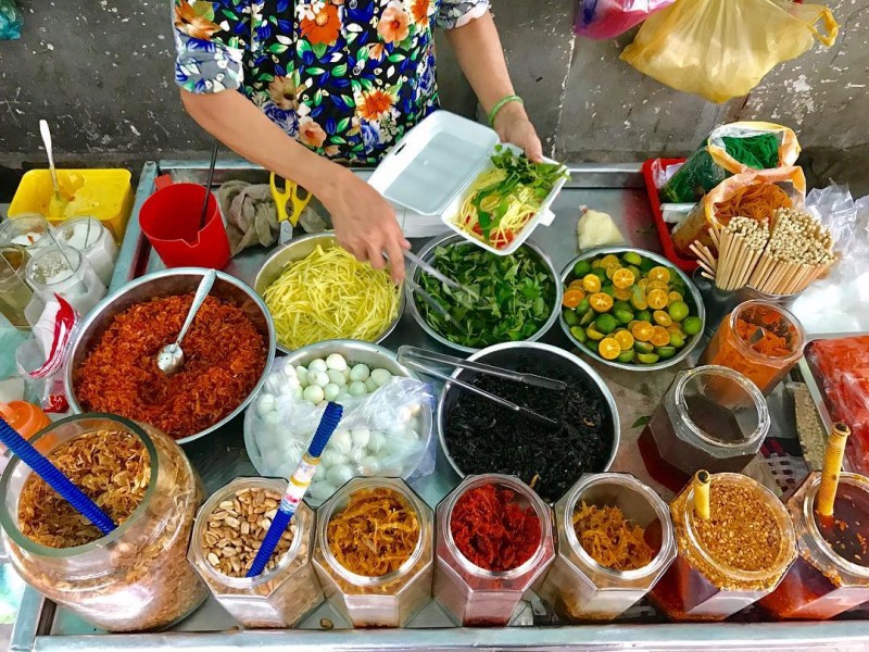 Những con hẻm ăn vặt nổi tiếng tại Sài Gòn