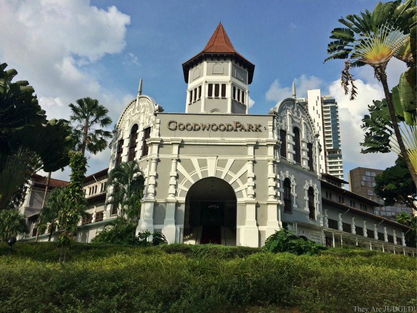 Khám phá 2 khách sạn đã đi vào lịch sử khi du lịch Singapore