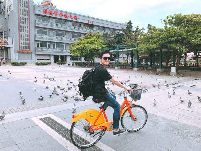 Chẳng cần giống ai, Quang Vinh khám phá Đài Loan theo cách riêng: đạp xe du lịch và ăn ‘sấp mặt’!