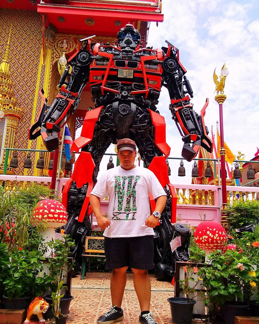 đi thái lan, chùa thái lan bất ngờ xuất hiện 3 người máy transformer cao 8 mét ‘đứng gác’
