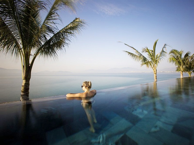 Hè ngọt ngào cùng Amiana Resort Nha Trang – Khu nghỉ dưỡng có ‘hồ bơi tràn biển’ vô cùng hút mắt!