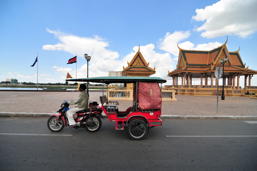 Du lịch Campuchia: Đặc sản tuk tuk, USD và… nụ cười