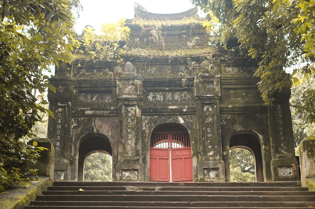 Đi Huế lên chùa Báo Quốc nghe kể chuyện giếng Hàm Long