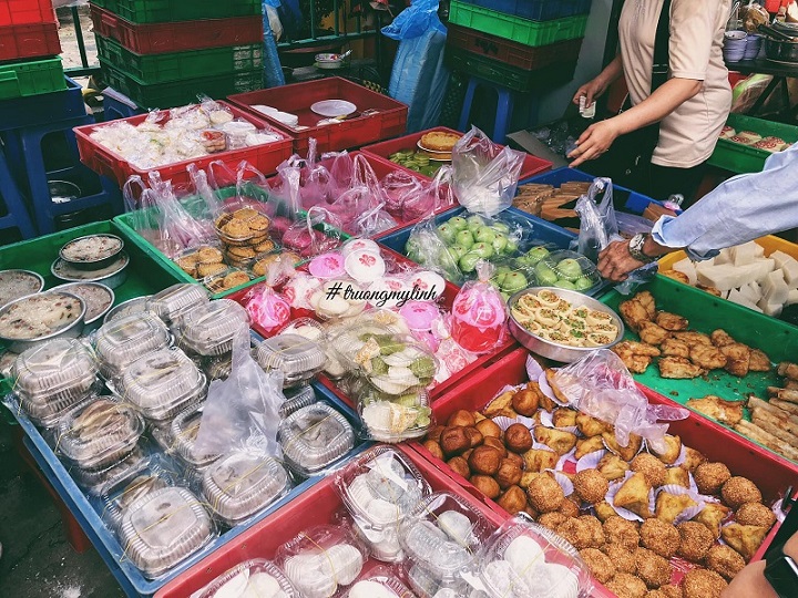 Cao Điểm Quảng Đông – Hàng bánh truyền thống người Hoa ngon bắt mắt tại Số 12 Lão Tử, Phường 11, Quận 5
