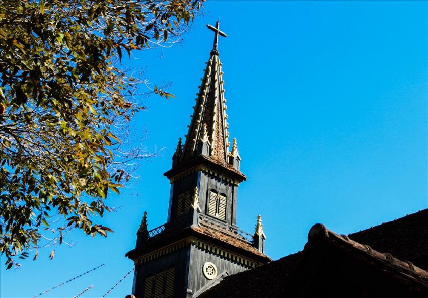 Nhà thờ gỗ Kon Tum: Toạ độ check-in hàng đầu của các tín đồ “sống ảo”