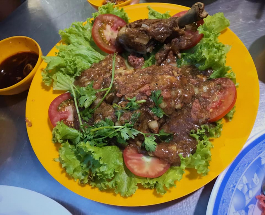 Tài Ký quán ăn món Trung Hoa tại 339 Nguyễn Cảnh Chân, Phường Cầu Kho, Quận 1