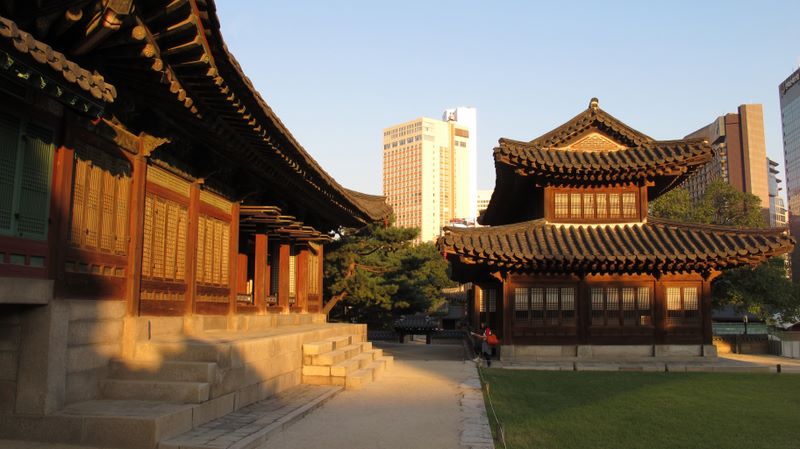 cung điện deoksugung, cung điện deoksugung – gìn giữ lịch sử hàng trăm năm của hàn quốc